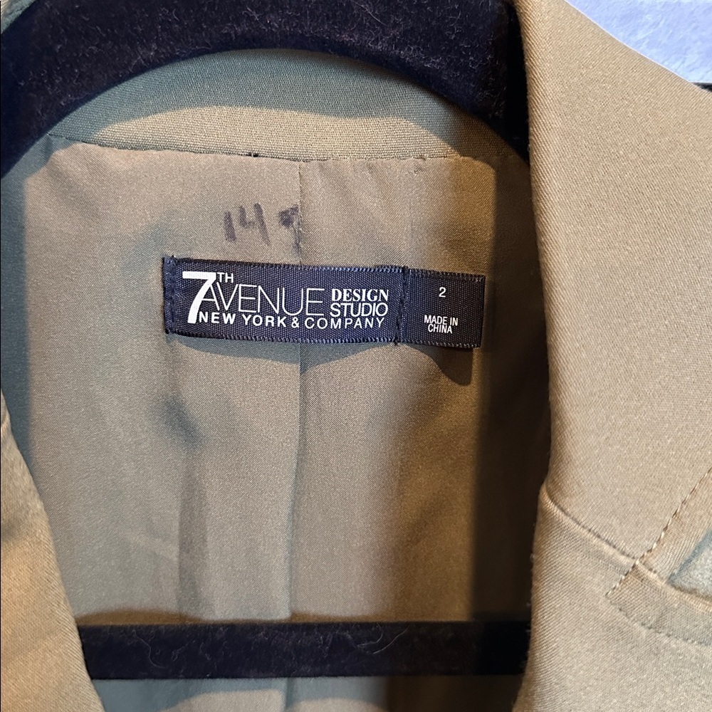 New York & Co olive green 2 button 2 pocket blazer size 2 - Picture 2 of 3